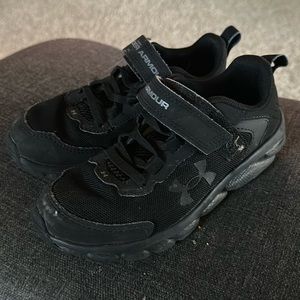 Boys Under Armour sneakers Size 13k